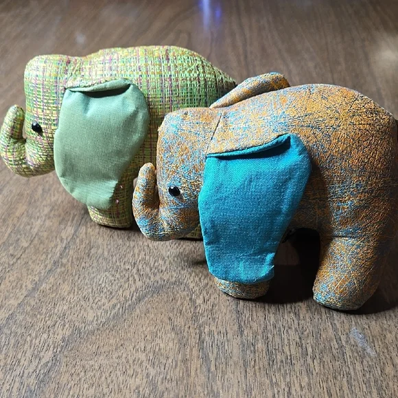 Jim Thompson Silk Elephants - Picture 2 of 7